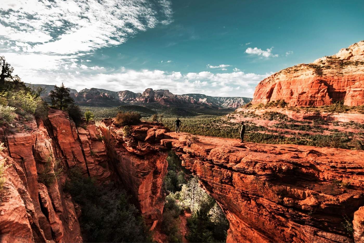 A peaceful Sedona desert valley surrounded by red mountains and open sky